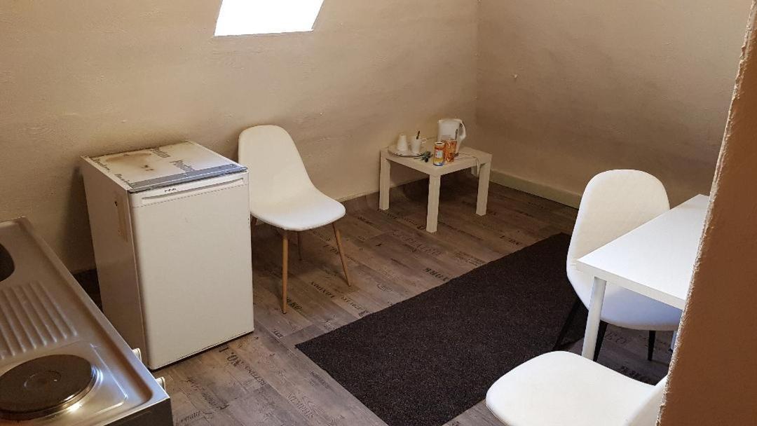 Handwerker Unterkunft Monteurzimmer Mit Gemeinschaftsbad In Brebach Saarbrücken Exterior foto